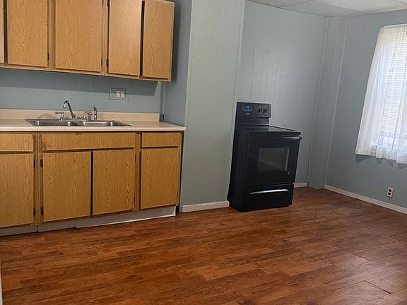 3rd image of 409 Evergreen Rd