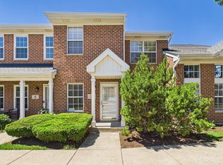 3 Charlotte Cir, Elmhurst, IL 60126
