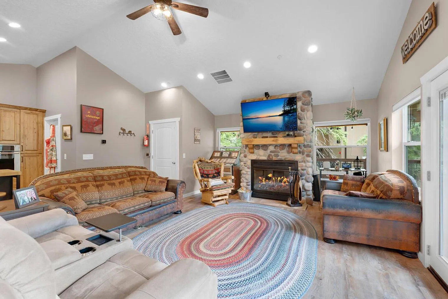 7 bed, 5.0 bath, 3853 sqft, $32,288 — Photo 2