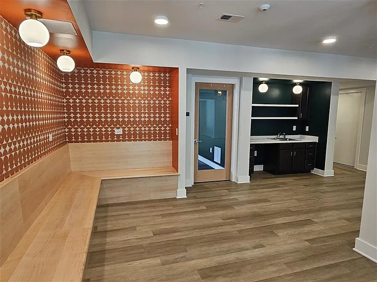 Lakeshore Villas — Photo 7