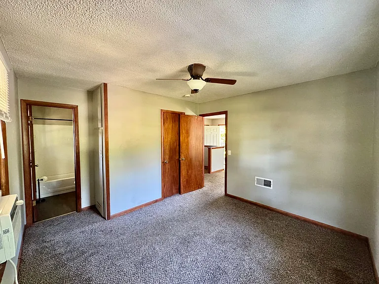 414 N Mulberry St — Photo 5