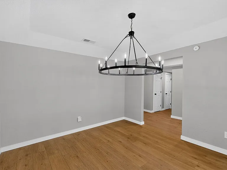 2308 Chamberlain Dr — Photo 18