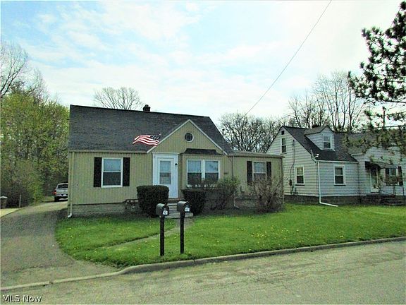 2nd image of 4210 Mahoning Ave NW