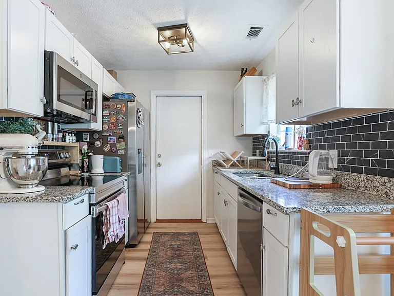 143 Cambridge Dr — Photo 20