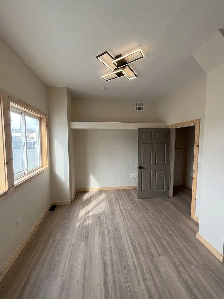 1 bed, 945 sqft, $1,950 — Photo 4