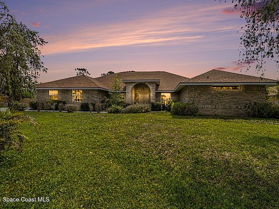 2nd image of 3663 Meadowlark Way