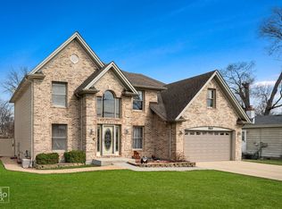 560 E Armitage Ave, Addison, IL 60101