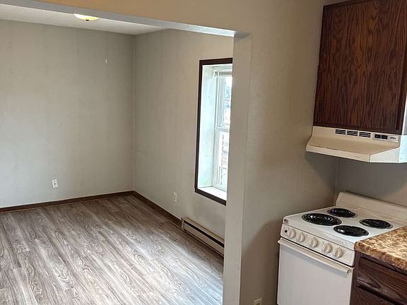 3rd image of 309 1/2 Plum St #210