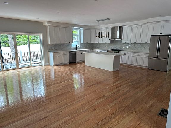 2nd image of 44 Grandview Rd