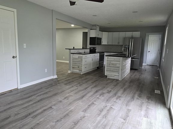 3rd image of 4418 Kensington Dr