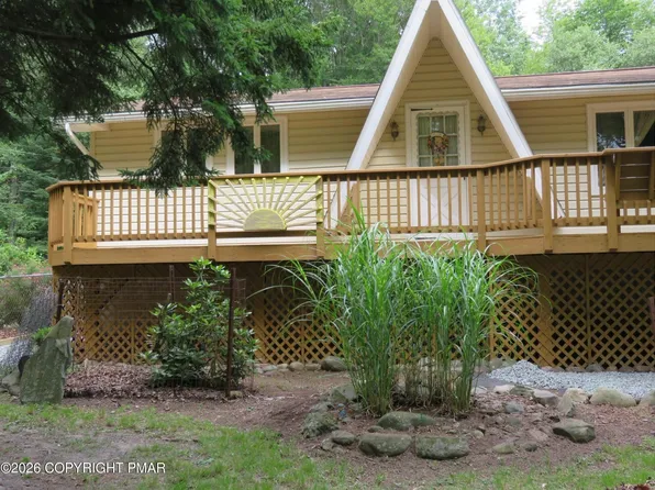 104 Tepee Dr, Pocono Lake, PA 18347