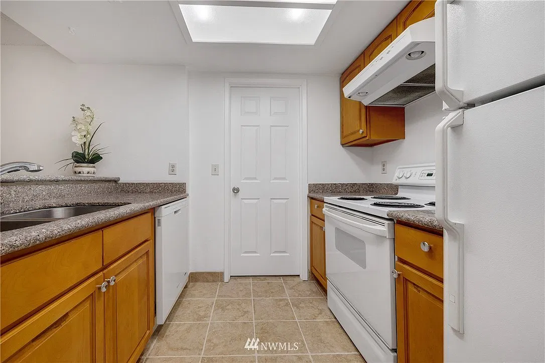 2 bed, 897 sqft, $1,375 — Photo 1