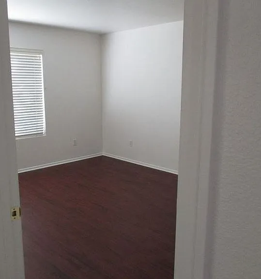 11561 Park Ln — Photo 9