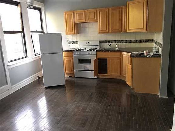 3rd image of 49 Hill St APT 205