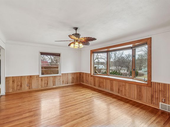 4th image of 1337 60th St
