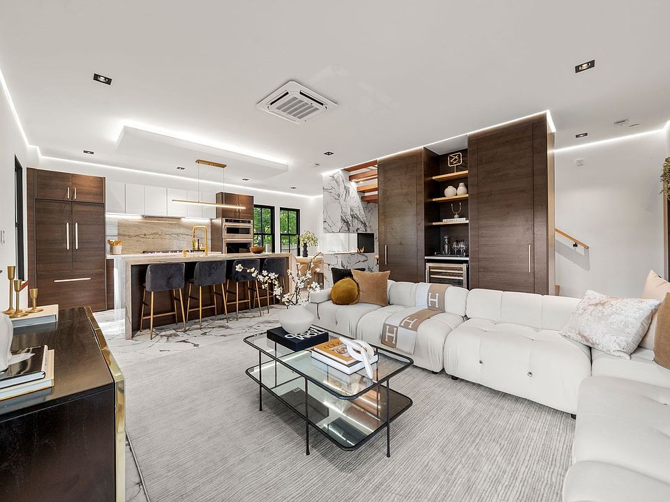 1st image of 304 Elliot St #4