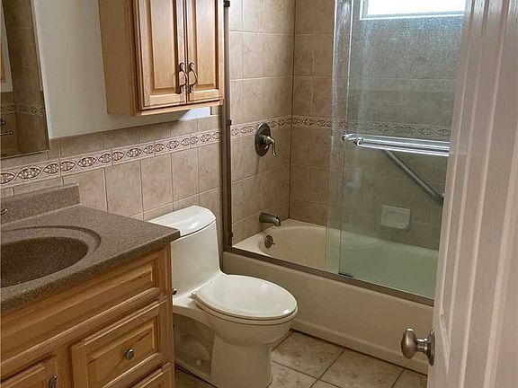 4th image of 5 Park Woods Ln