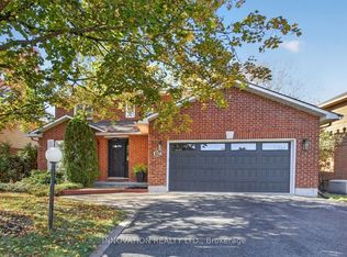 62 Trailway Cir, Ottawa, ON K2S1E2