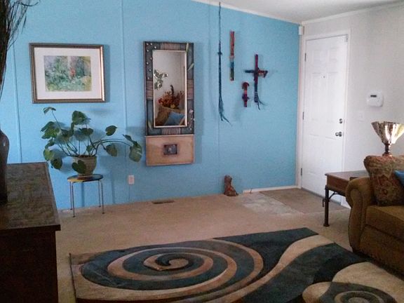Entry to livingroom