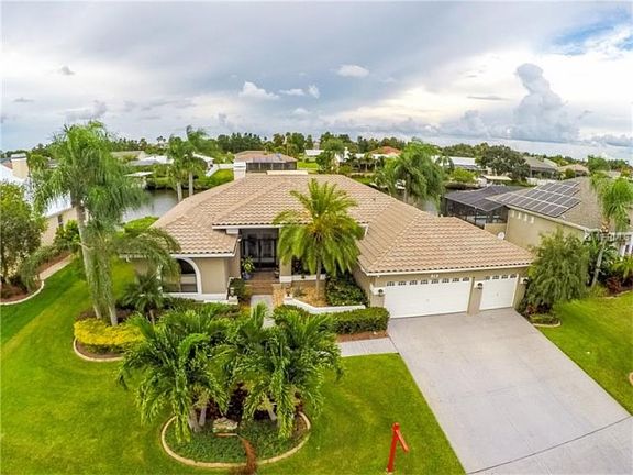 2nd image of 819 Golf Island Dr