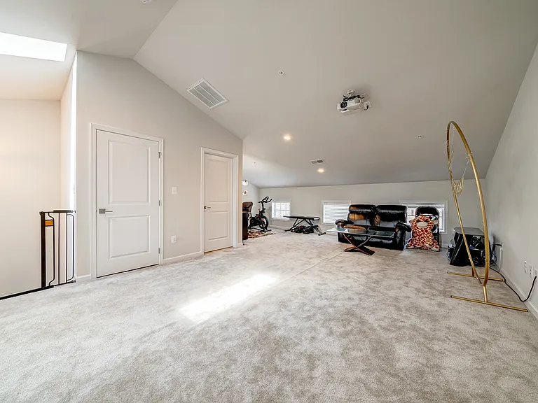 22489 Naugatuck Sq — Photo 30