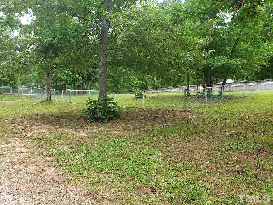 2nd image of 600 Clark Pond Rd