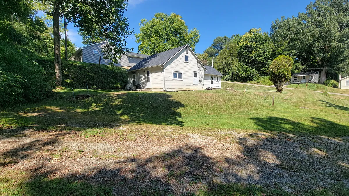 Building Photo - 2751 Hilltop Ave