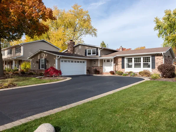 806 W Hackberry Dr, Arlington Heights, IL 60004