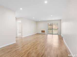 7 Hamilton Ave APT 32, Norwalk, CT 06854