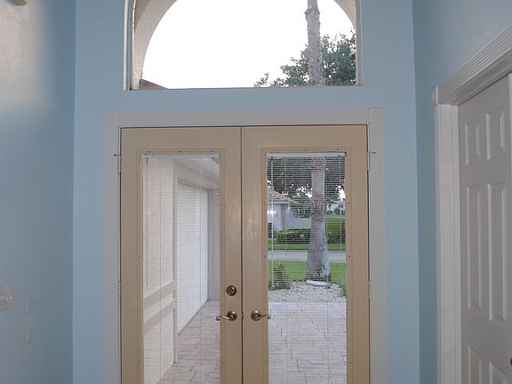 5th image of 431 Harbour Town Ln