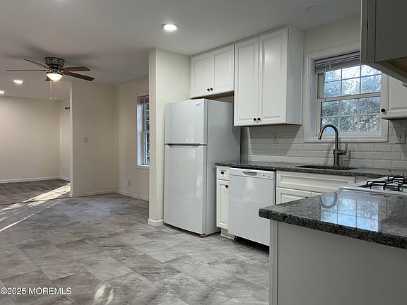 3rd image of 522 Roosevelt Ave
