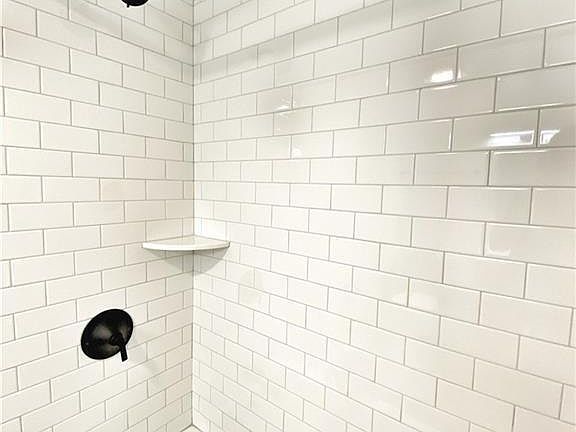 5th image of 39 Wall St #6