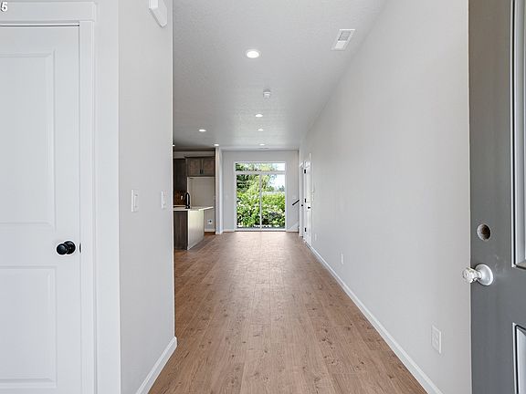 4th image of 195 SE Acacia Dr