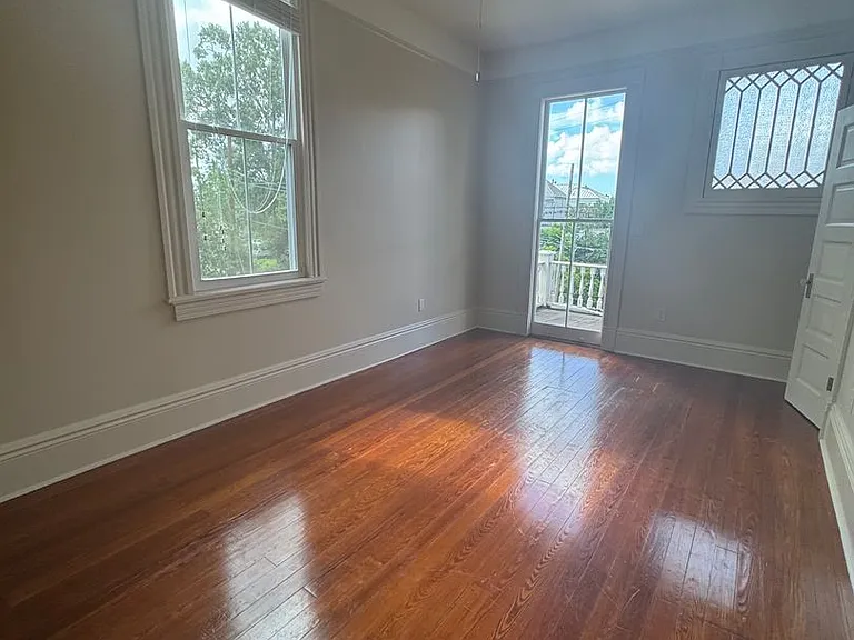 Gorgeous Two Story 3BD/2.5BA w/ Private Fenced in Backyard — Photo 15
