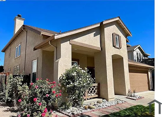 821 Tulare Dr — Photo 3
