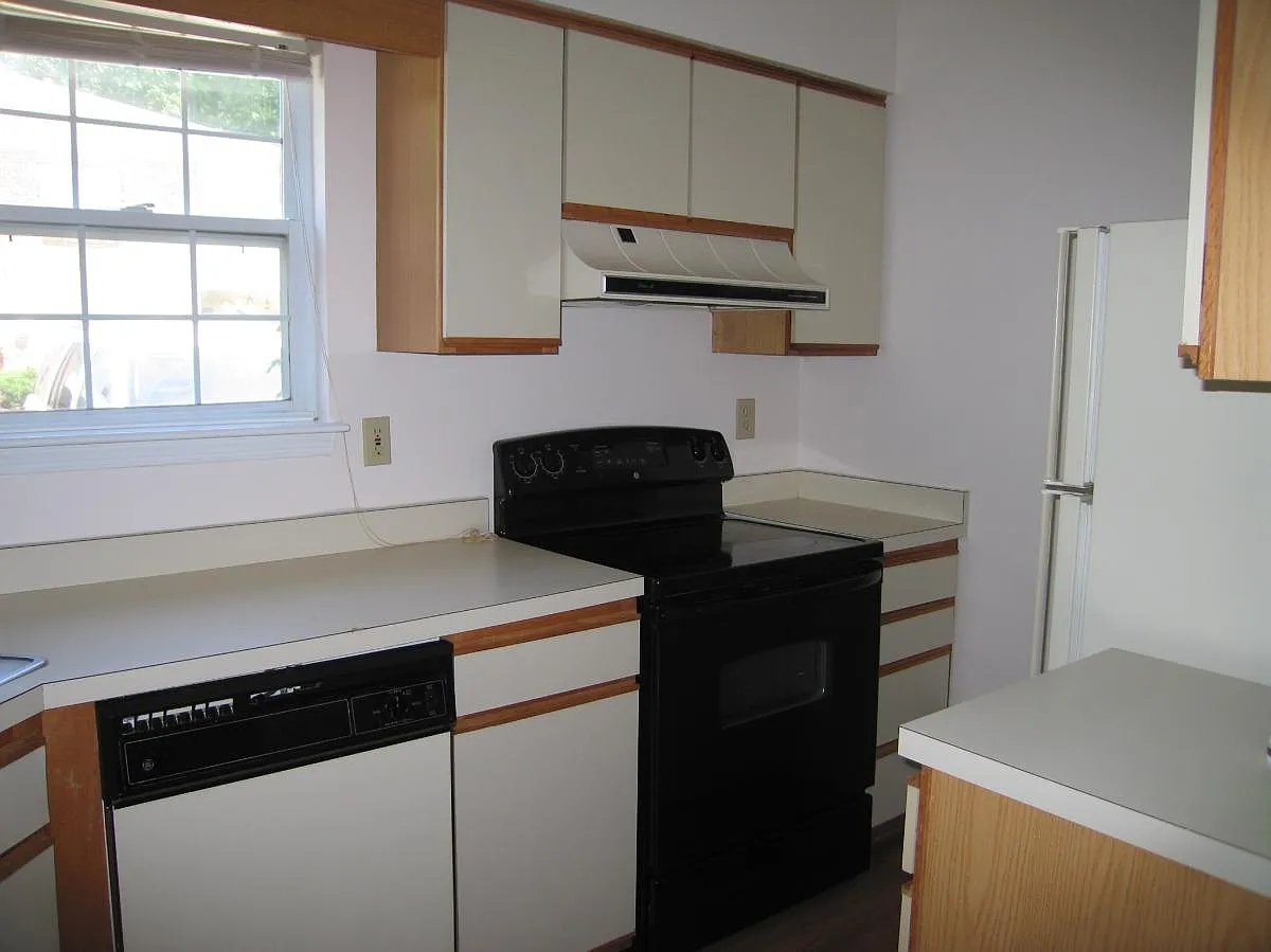 3 bed, 2.5 bath, 1521 sqft, $1,750 — Photo 2