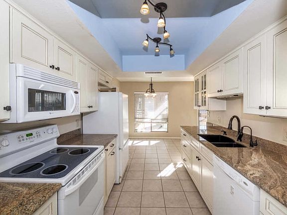 3rd image of 25438 S Pinewood Dr