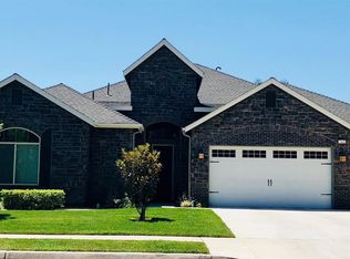 7411 N Riverside Dr, Fresno, CA 93722