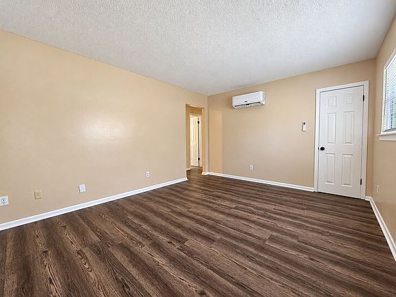 2nd image of 2425 Ashmore Ave #5