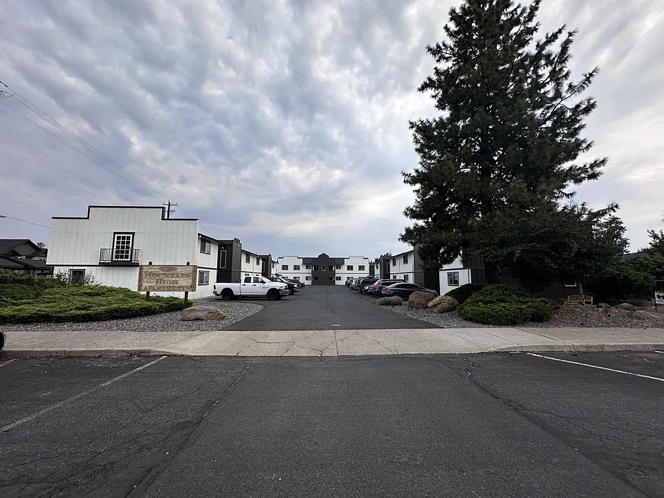 114 W Adams Ave #15