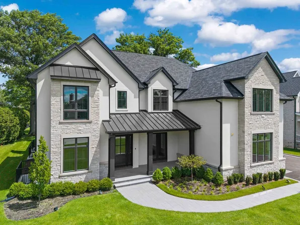 3890 Greenacre Dr, Northbrook, IL 60062