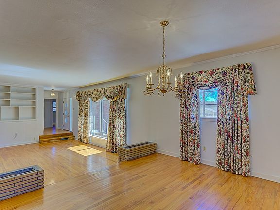 4th image of 1721 East Ave