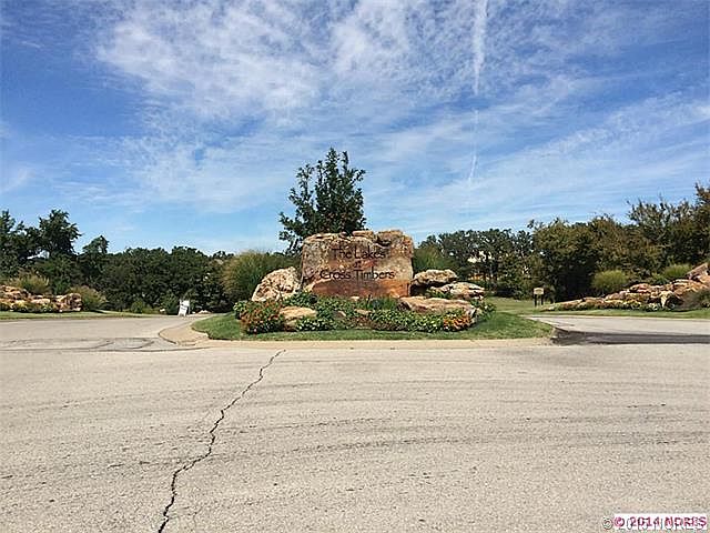1st image of 530 E Lakeview Dr
