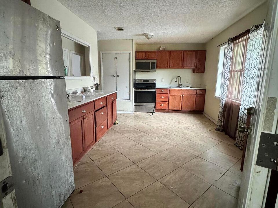 2nd image of 4100 Karen St