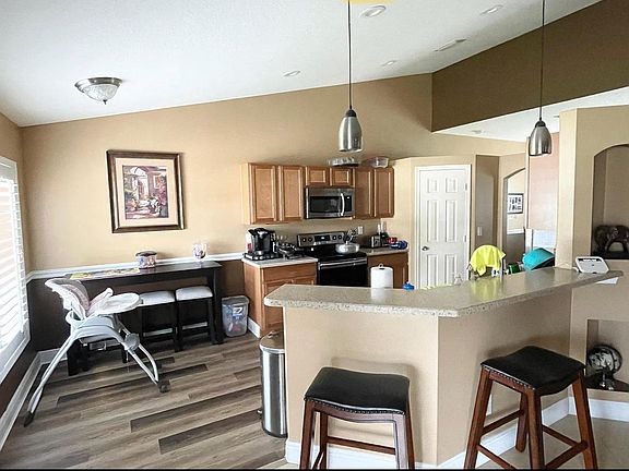 5th image of 1169 SW Kapok Ave
