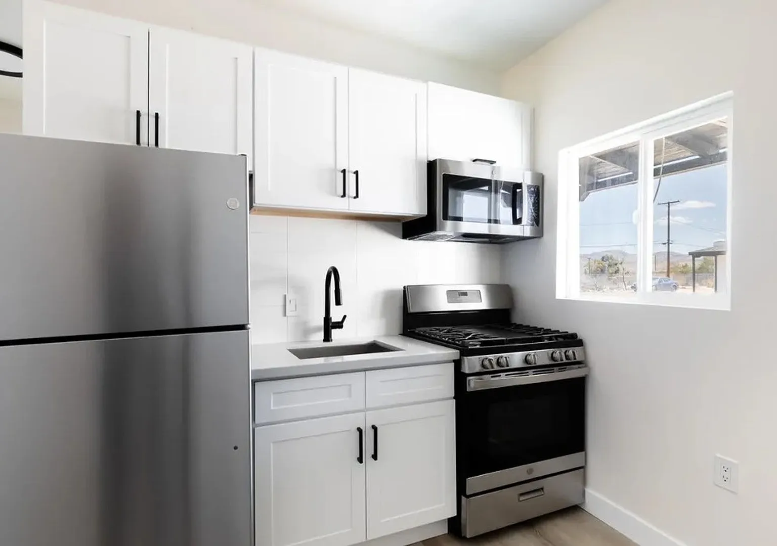 6563 Oasis Ave. — Photo 1