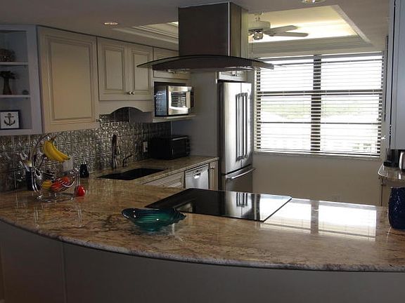 5th image of 911 Ocean Dr APT 605