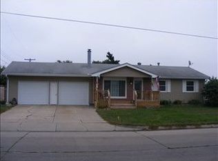 820 Edearl Ln, Fremont, NE 68025