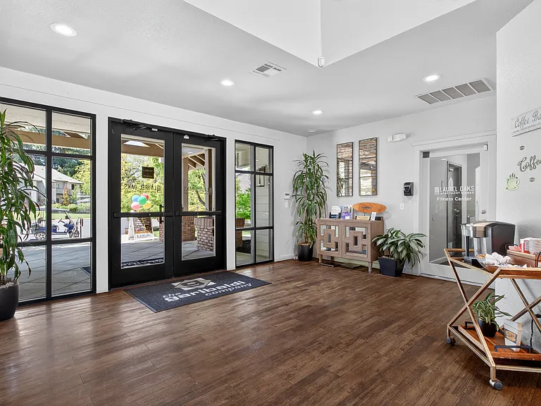 Laurel Oaks — Photo 5