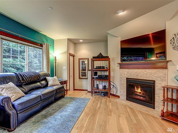 5th image of 19439 1st Ave S